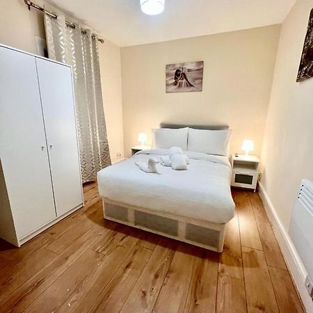 Апартаменты Studio Flat In Colliers Wood Лондон Экстерьер фото