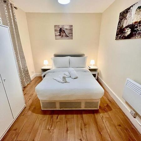 Апартаменты Studio Flat In Colliers Wood Лондон Экстерьер фото