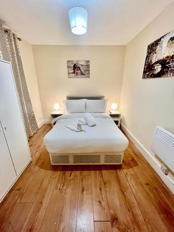 Апартаменты Studio Flat In Colliers Wood Лондон Экстерьер фото